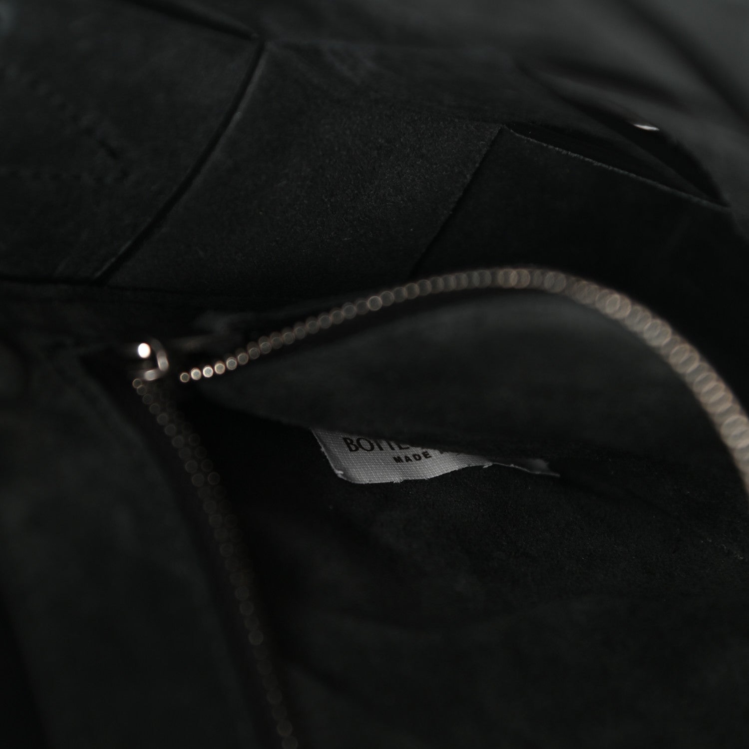 Bottega Veneta Metallic Crushed Calfskin Maxi Intrecciato Cassette Crossbody Bag Anchor 7 of 11