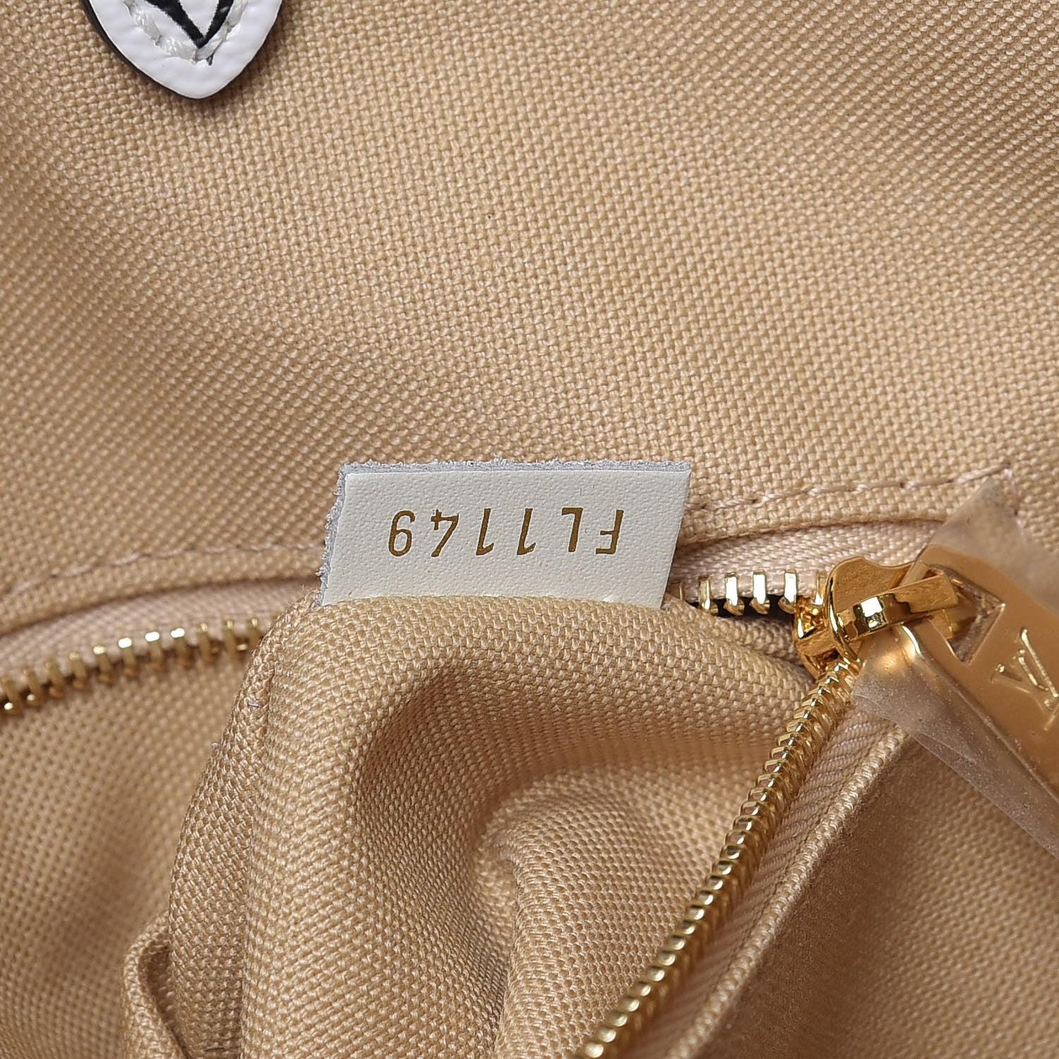 Louis Vuitton Monogram Giant Onthego GM Kaki Beige 8 of 11
