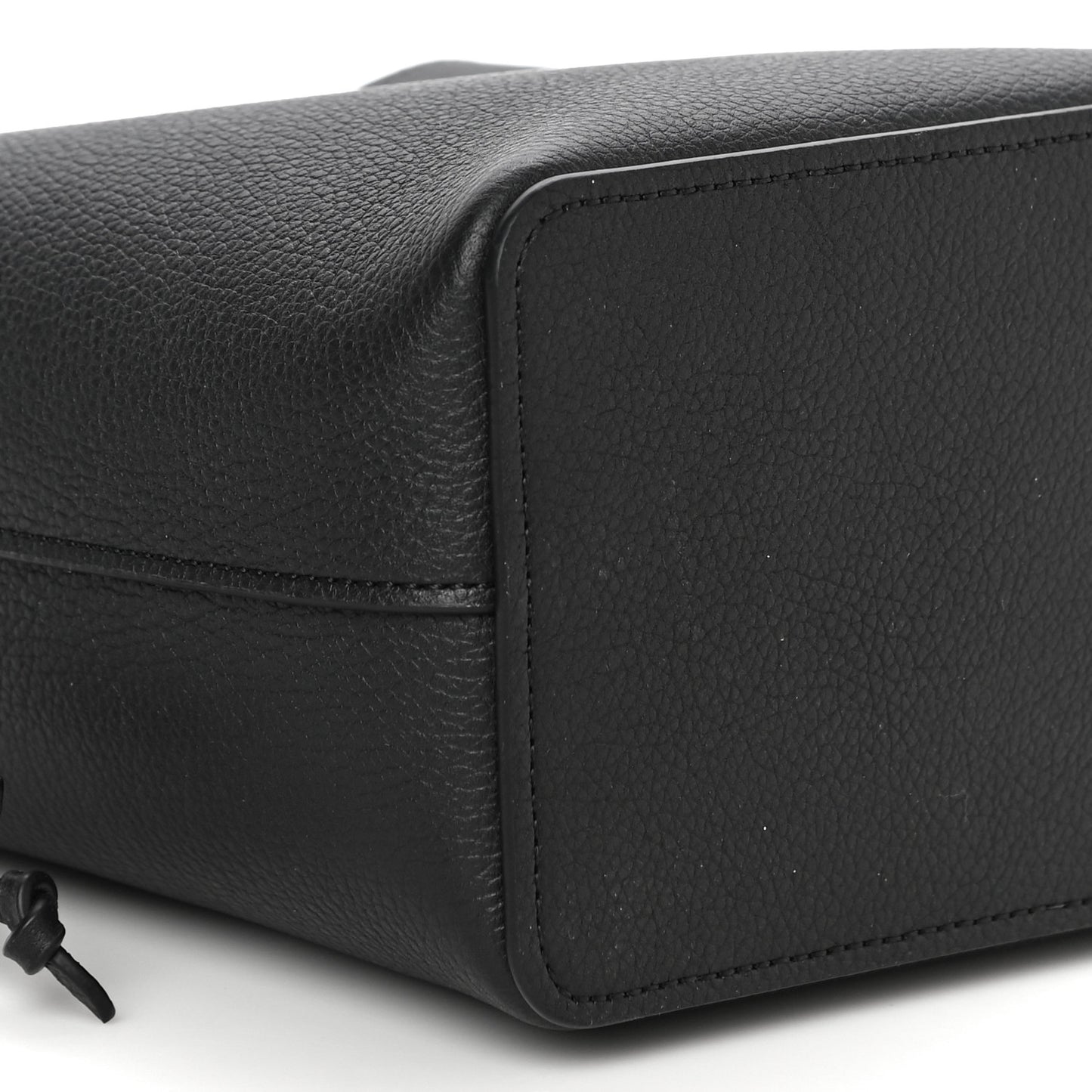 Calfskin Nano Lockme Bucket Black