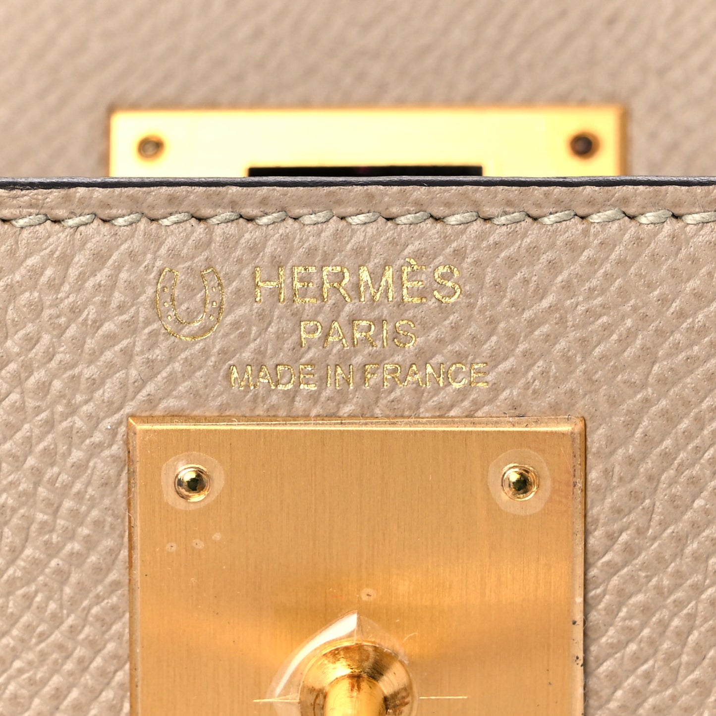 Epsom Bi-Color Horseshoe Kelly Sellier 28 Trench Craie