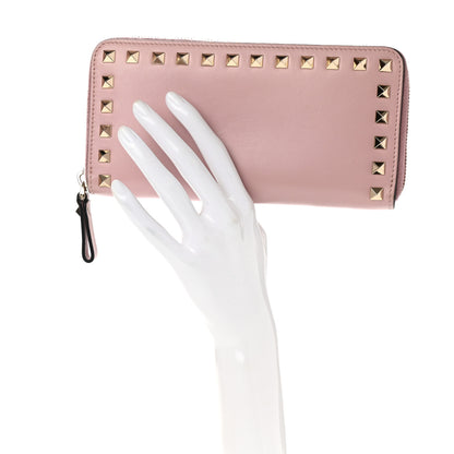 Valentino Garavani Calfskin Rockstud Zip Around Wallet Cipria 2 of 9