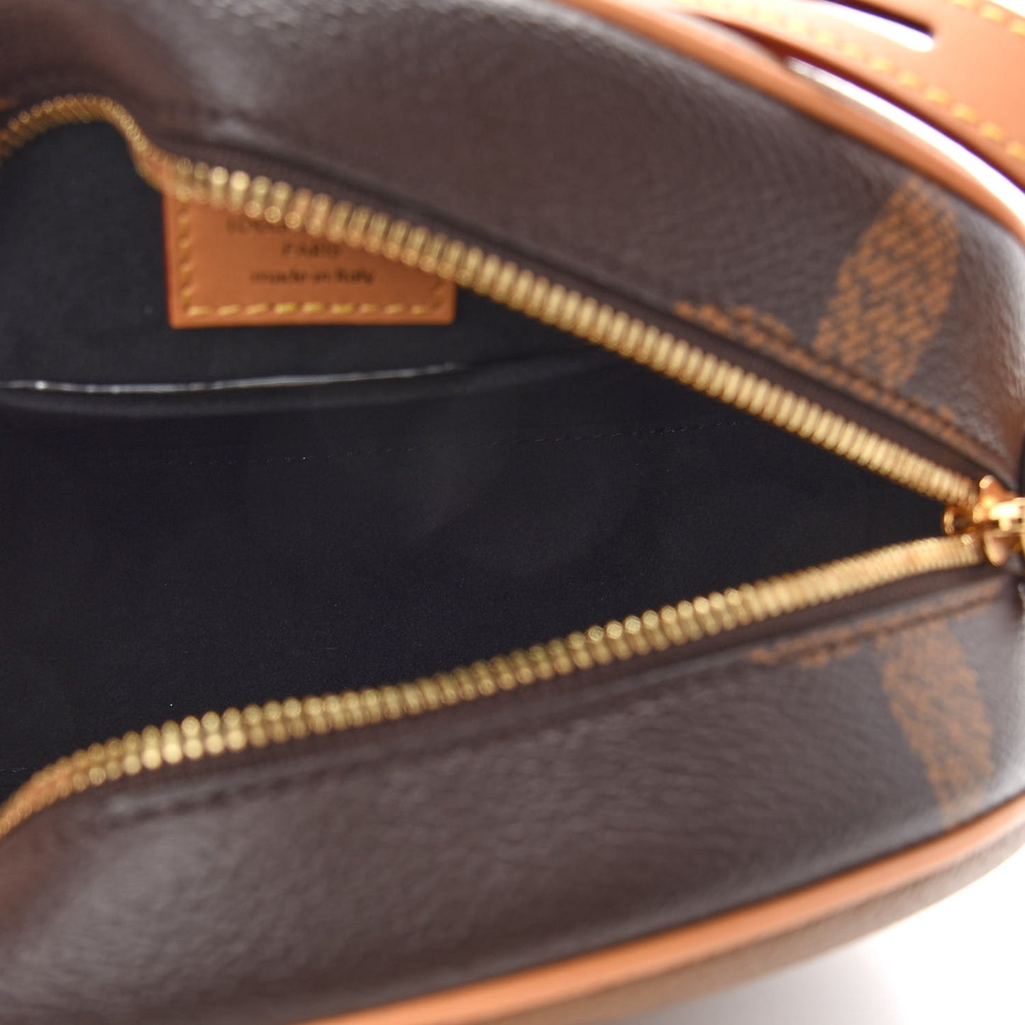 Reverse Monogram Giant Boite Chapeau Souple