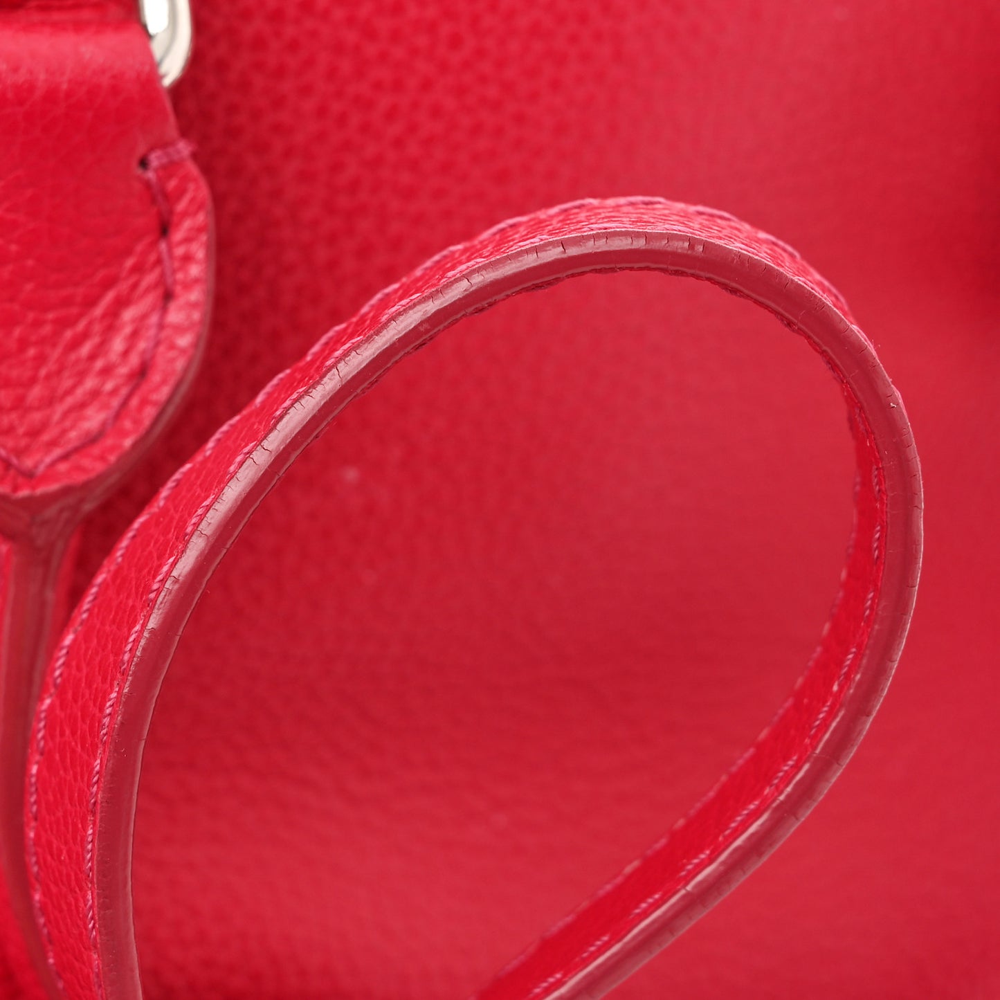 Pebbled Calfskin Small Skull Padlock Zip Around Tote Red
