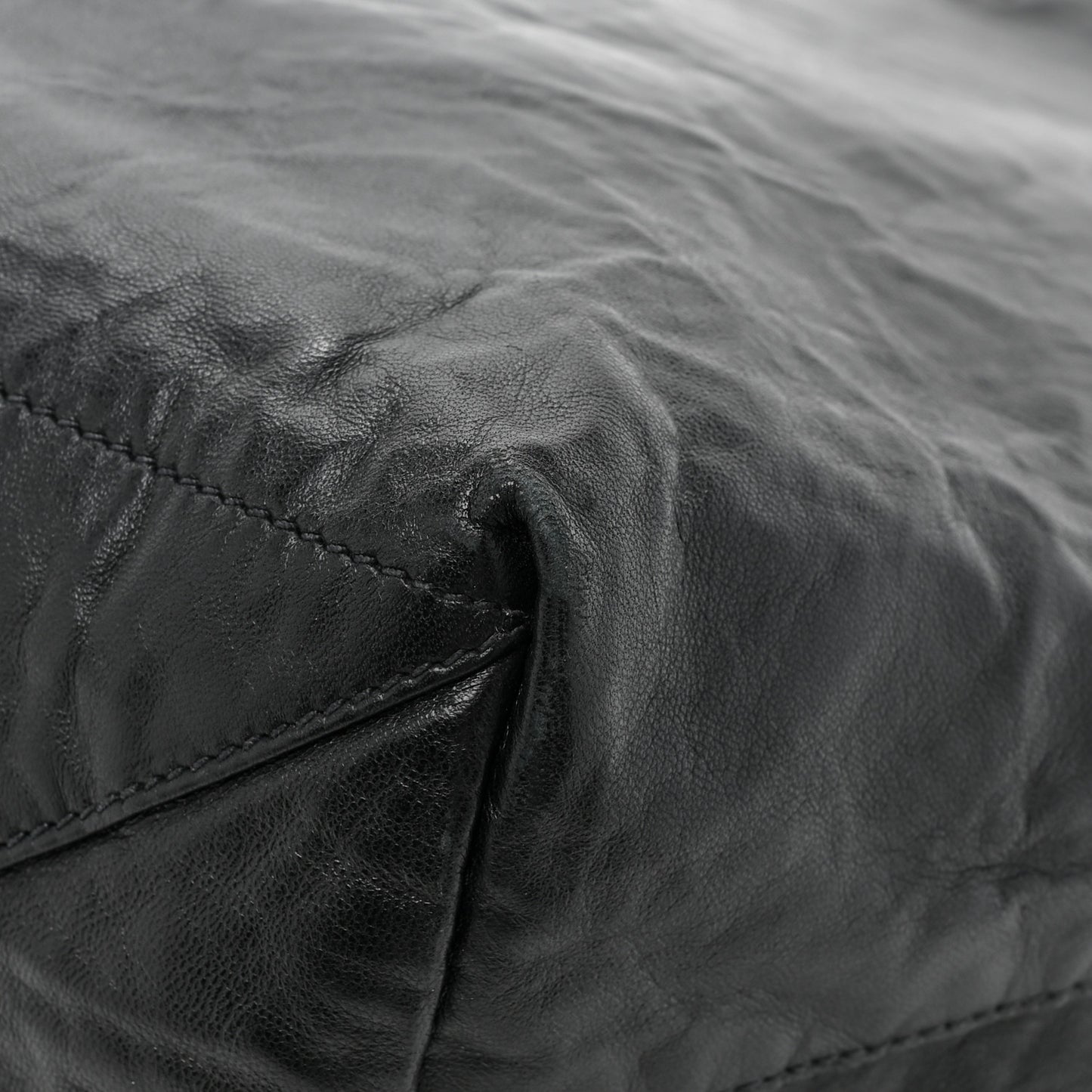 Nappa Antique Reversible Tote Black Pink