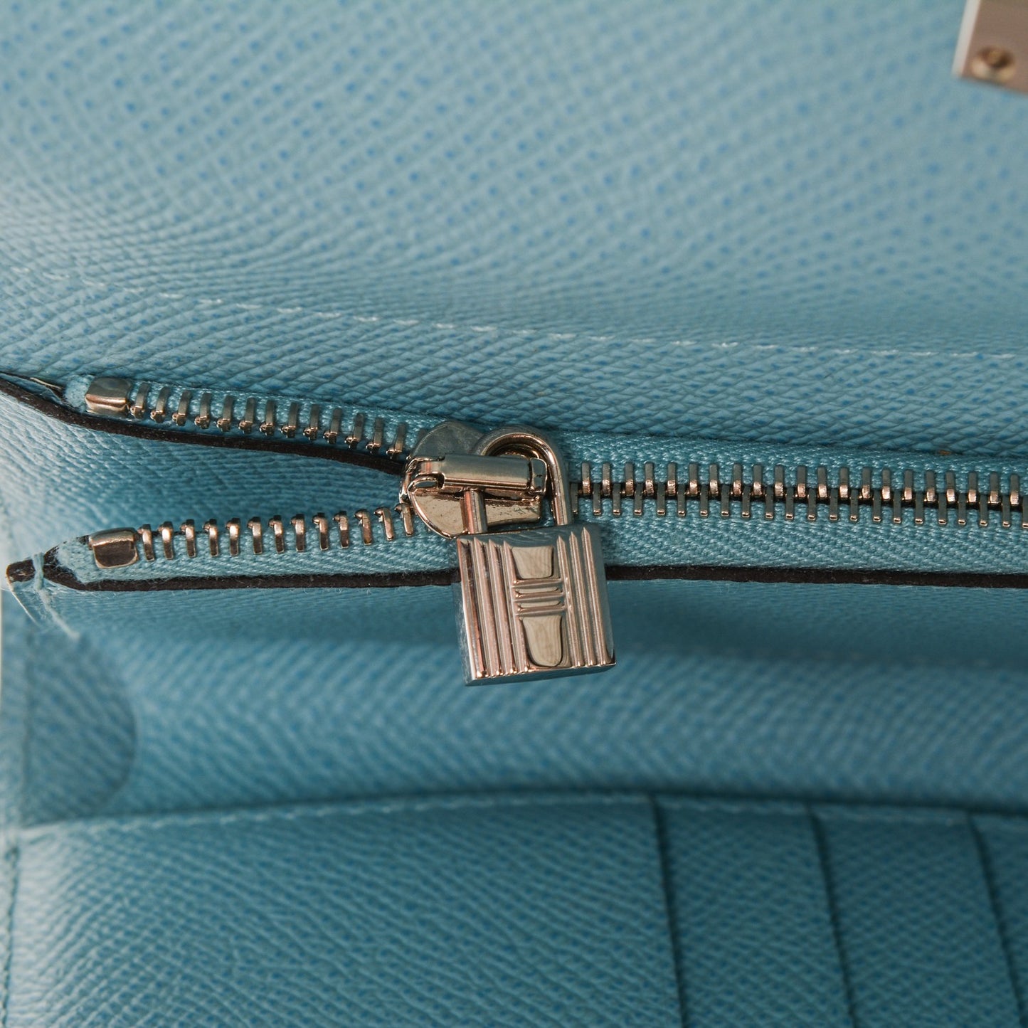 Epsom Medium Kelly Wallet Bleu Atoll