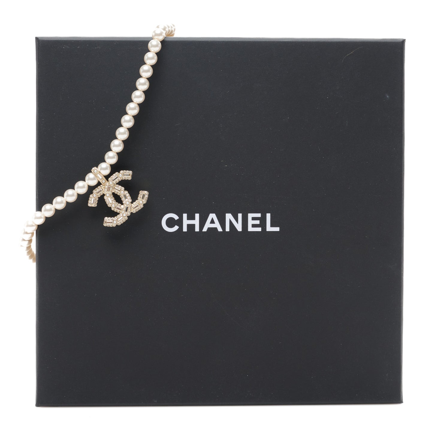 Pearl Crystal Baguette CC Short Necklace Gold