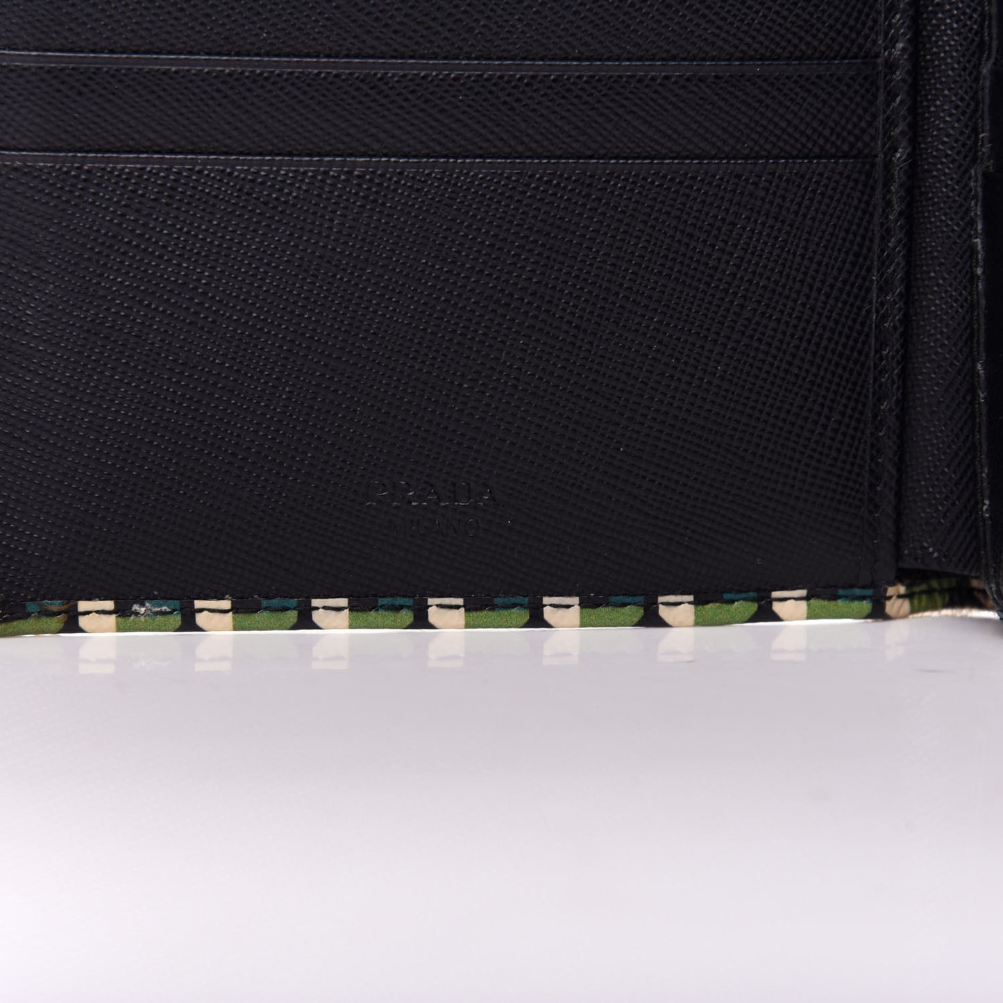 Saffiano Geometric Print Bi-Fold Wallet Smeraldo Dis