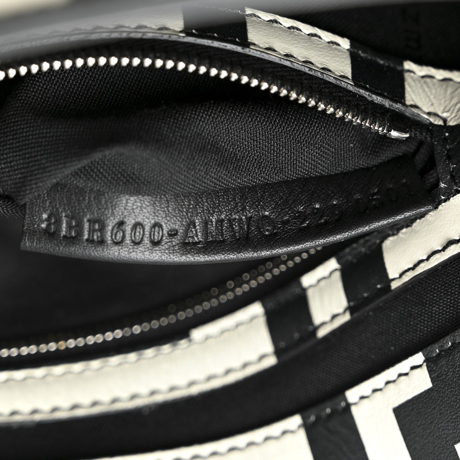 Fendi X MARC JACOBS Vitello Seta Logo Print Baguette White Black 7 of 10