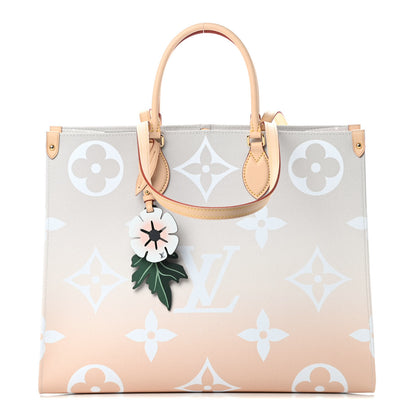 Louis Vuitton Monogram Giant By The Pool Onthego GM Brume 1 of 11