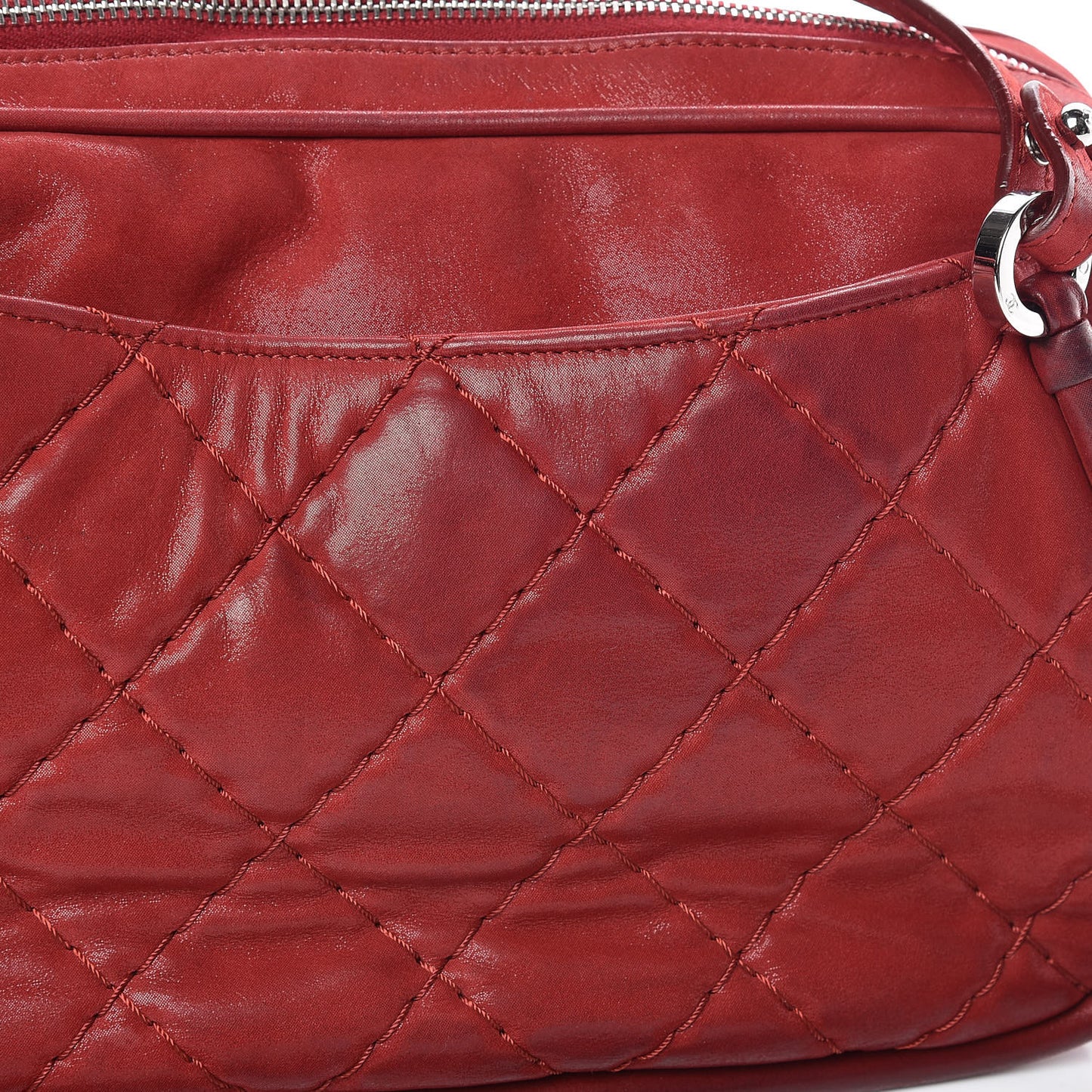 Iridescent Calfskin Quilted Relax CC Camera Case Red