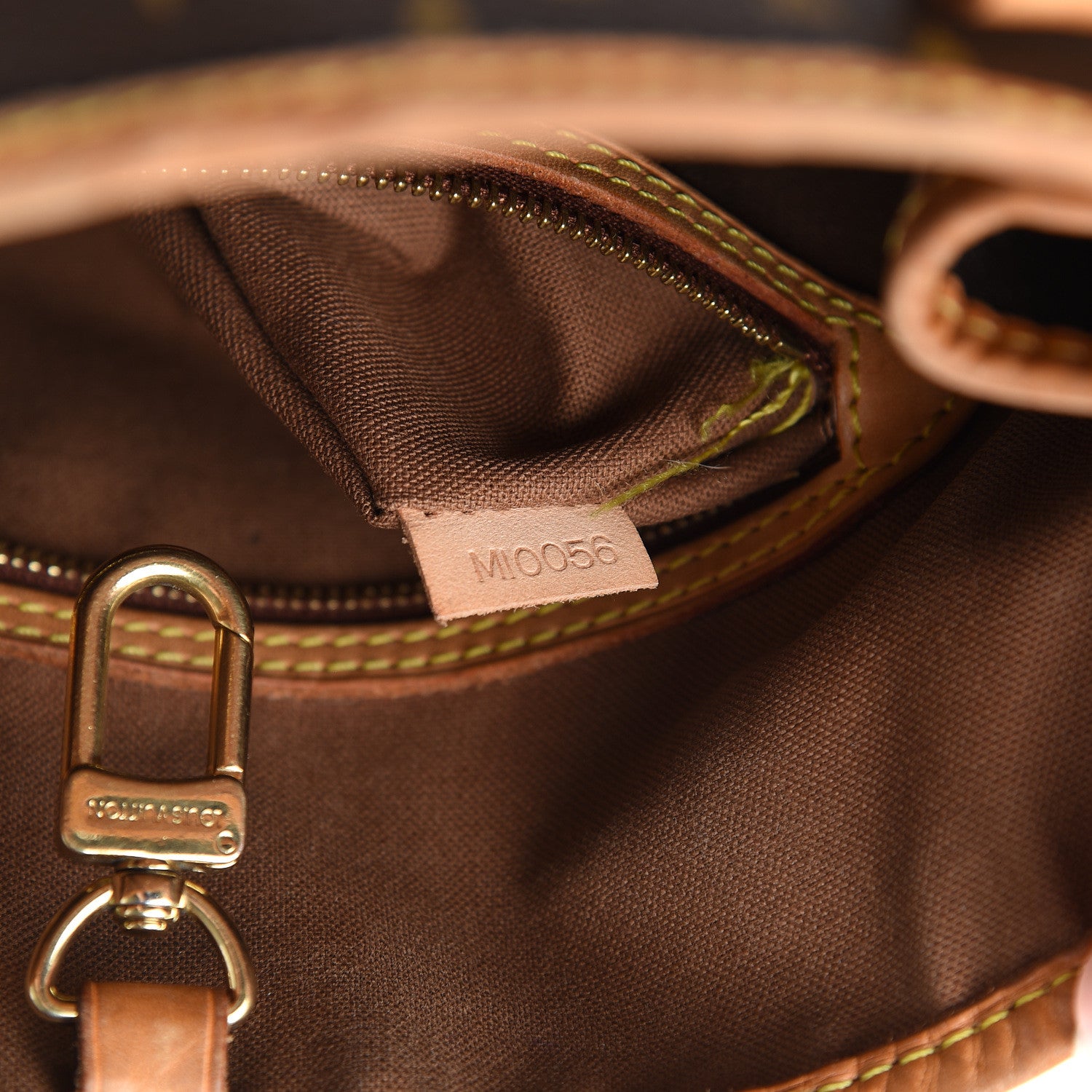 Louis Vuitton Monogram Batignolles Vertical 5 of 18