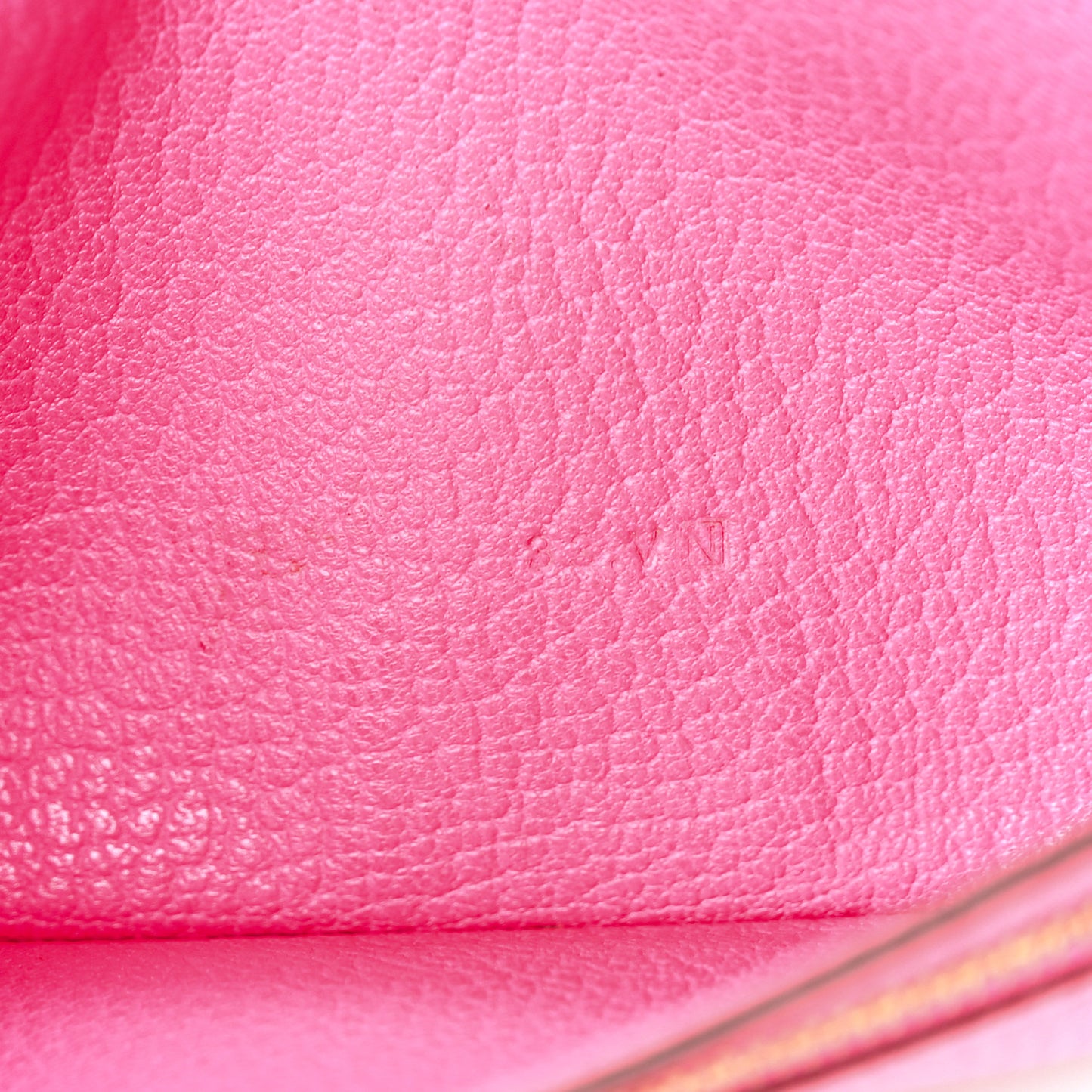 Chèvre Mysore Bearn Gusset Wallet Rose Shocking