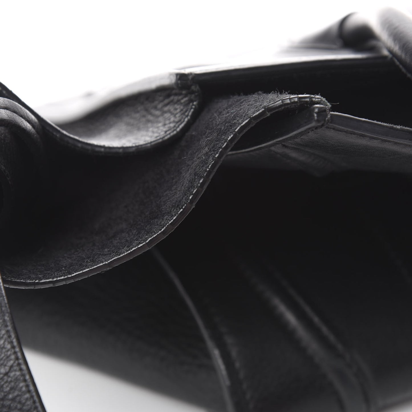 Supple Calfskin Medium Phantom Luggage Black