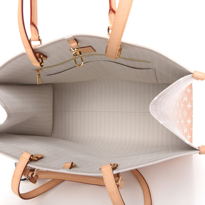 Louis Vuitton Monogram Giant By The Pool Onthego GM Brume 5 of 9