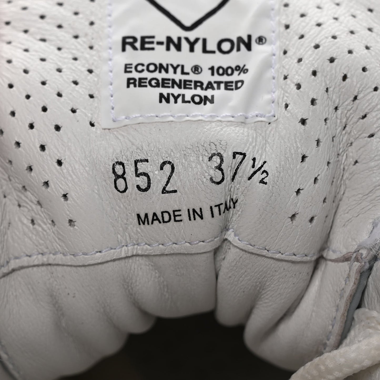 Re-Nylon Piuma Metal Triangle Logo Quilted 45mm Sneakers 37.5 Fiordaliso