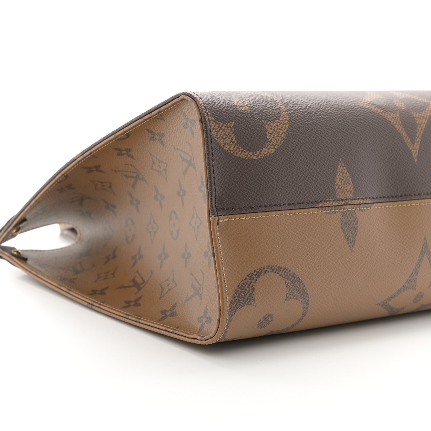 Reverse Monogram Giant Onthego MM