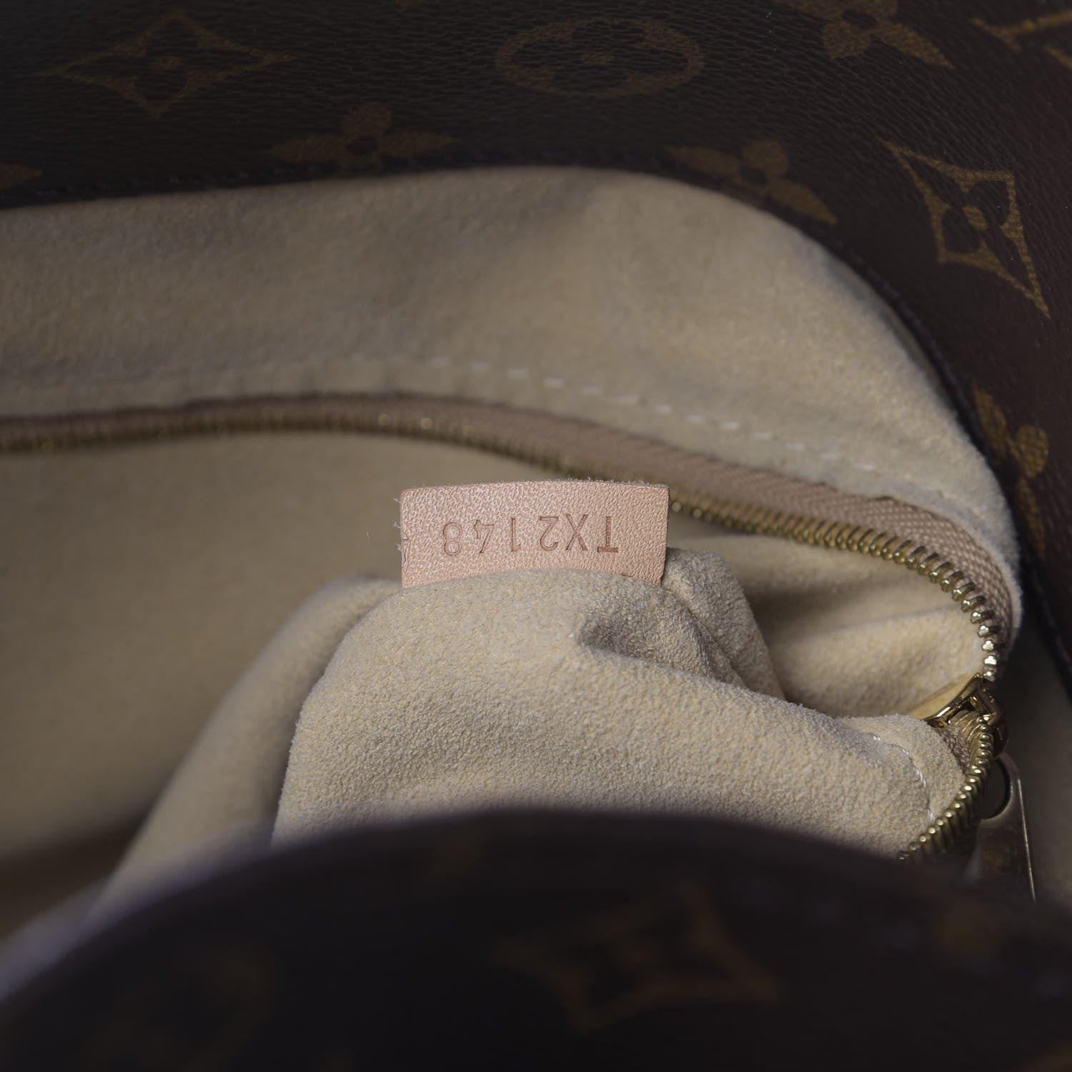 Louis Vuitton Monogram Artsy MM 10 of 10