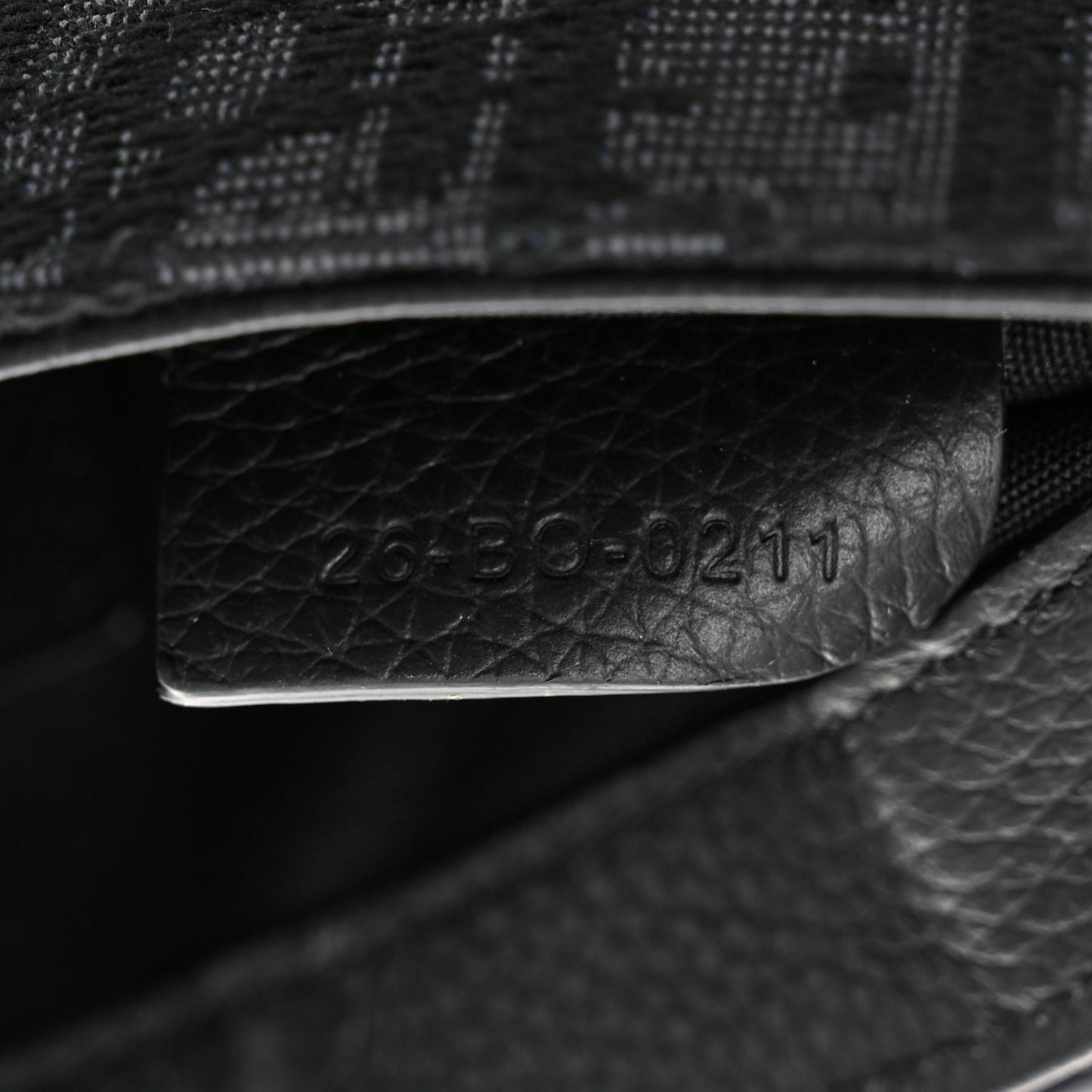 Oblique Saddle Messenger Pouch Black