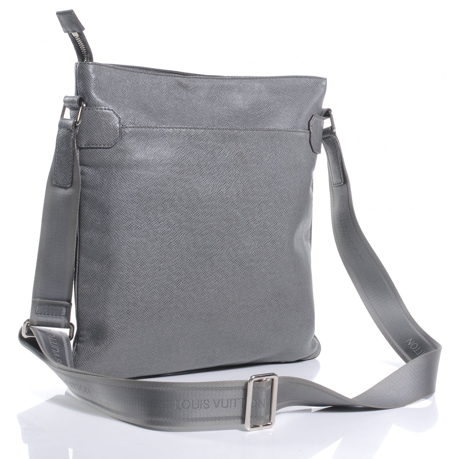 Louis Vuitton Taiga Sasha Messenger Glacier 3 of 7