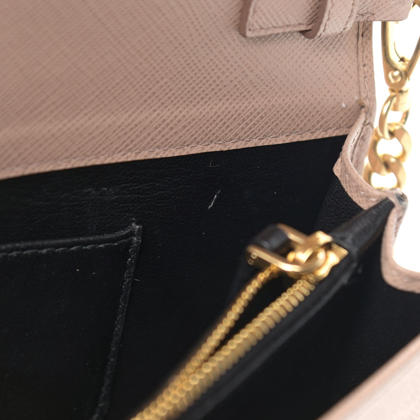 Saffiano Lux Monocrome Chain Wallet Cipria