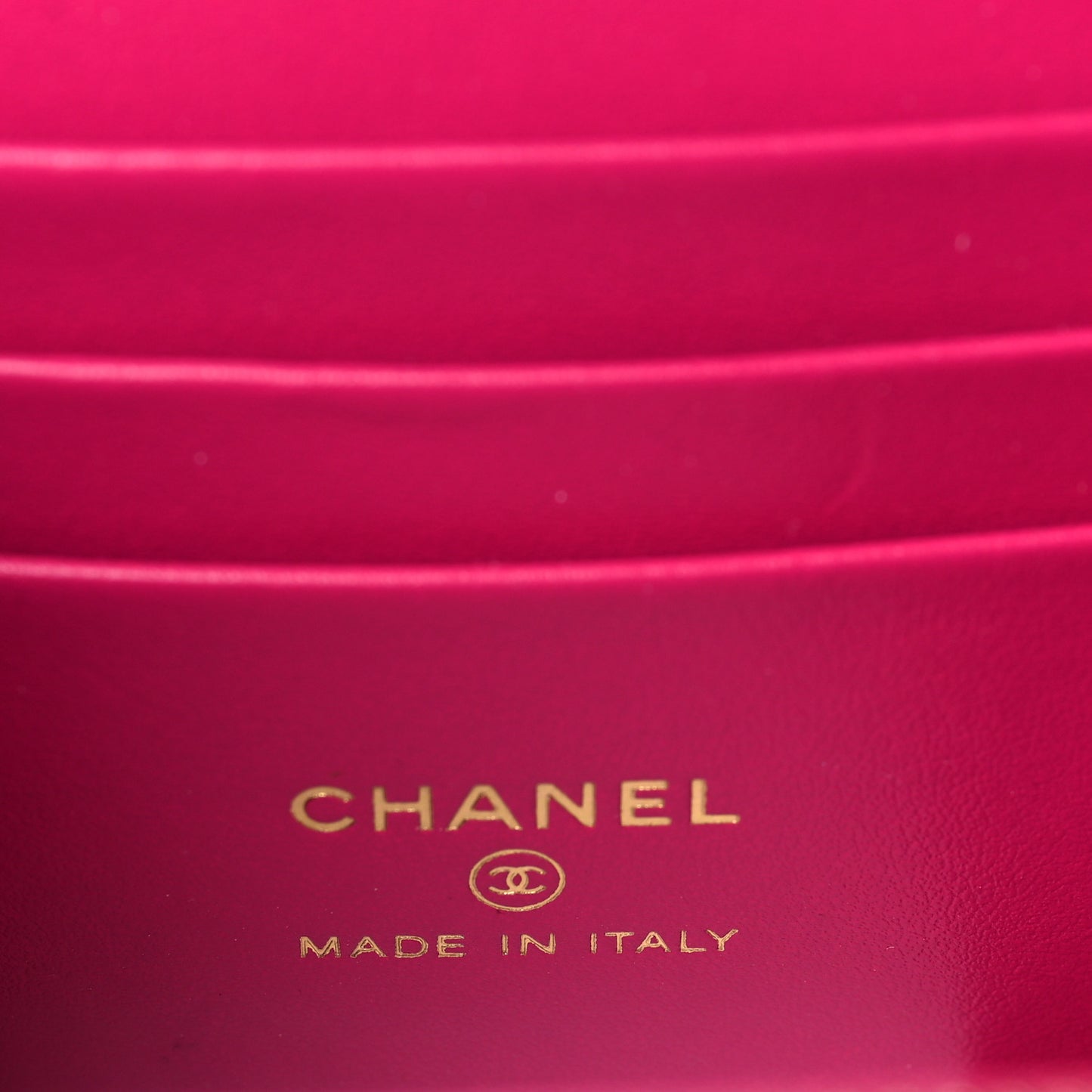 Lambskin Resin Quilted Vanity Case With Chain Fuchsia