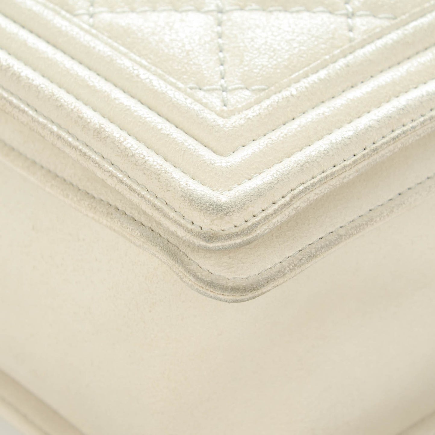 Goatskin Quilted Large Gentle Boy Flap Dark White