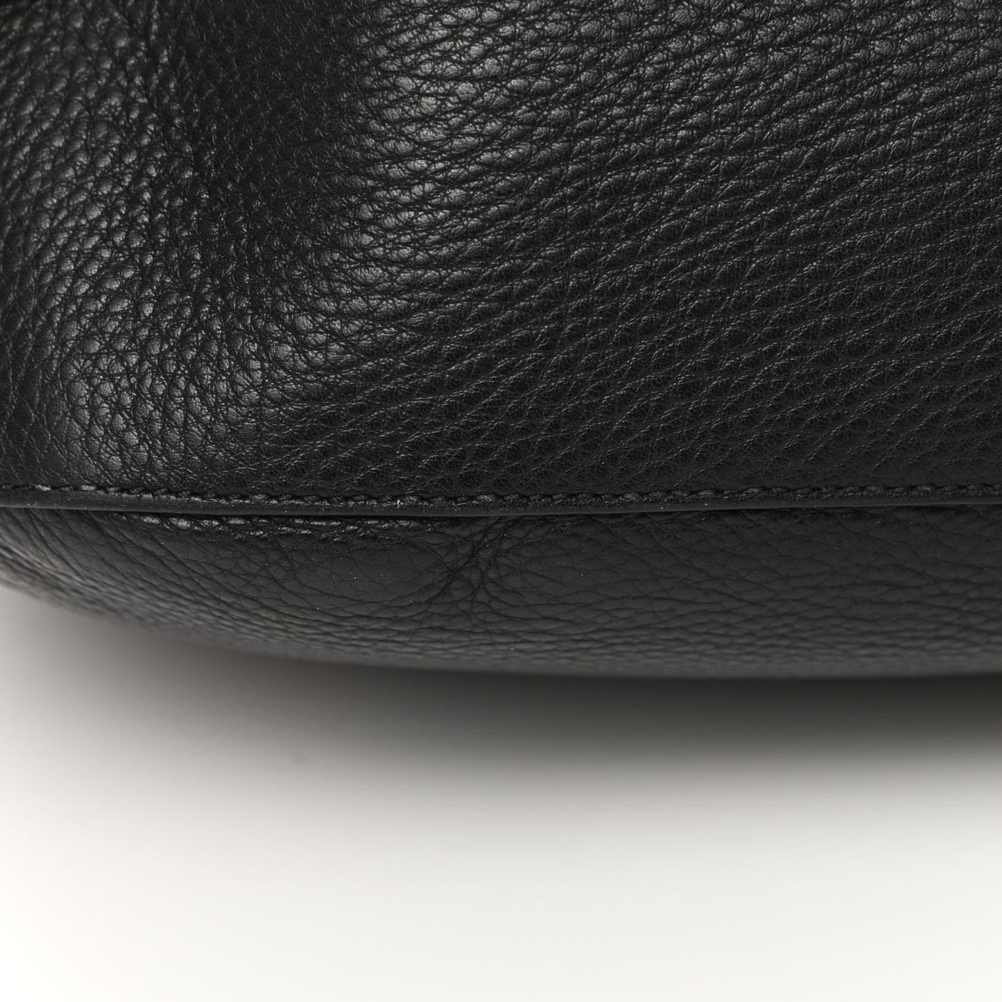 Vitello Daino Zippered Messenger Hobo Black