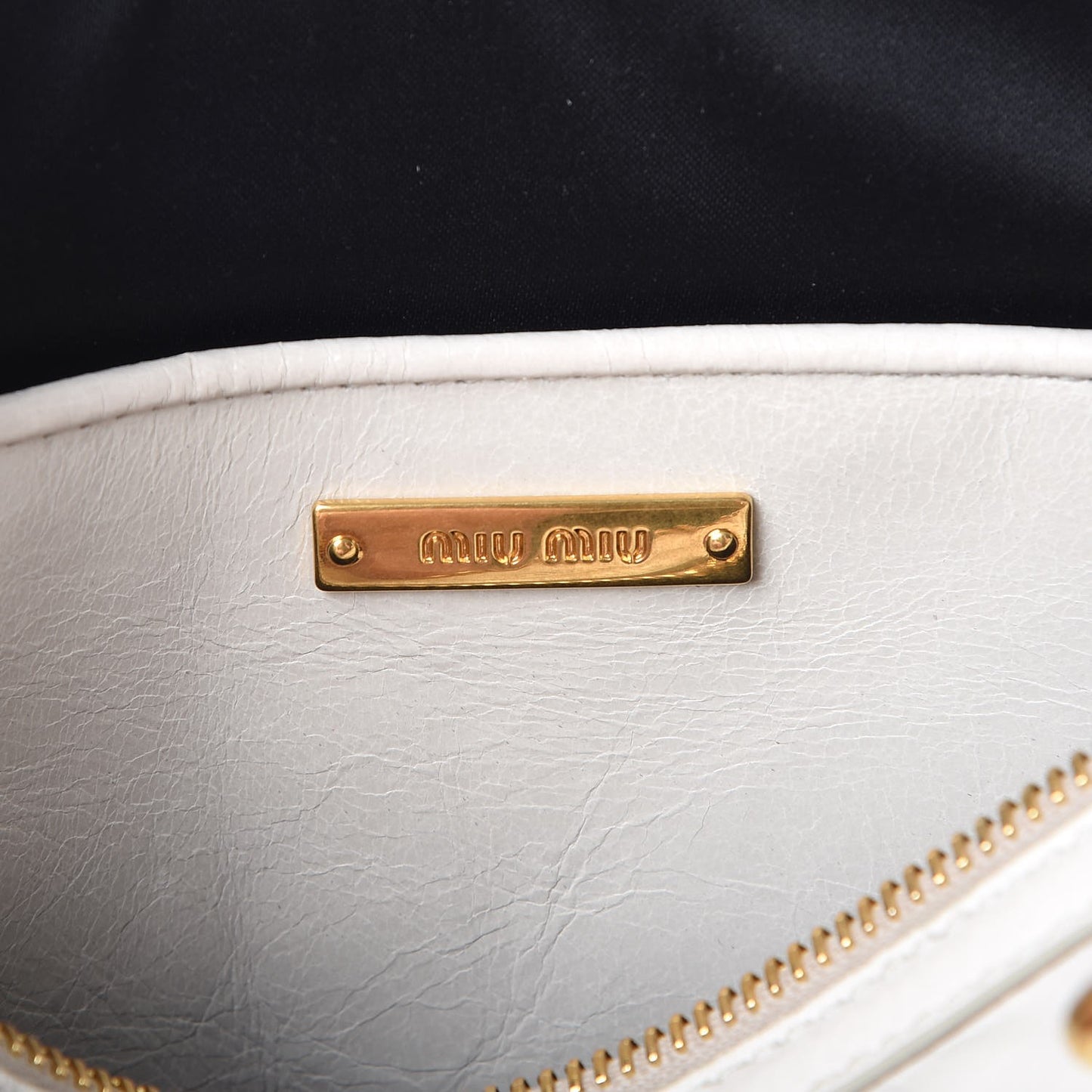Vitello Shine Zip Tote Talco