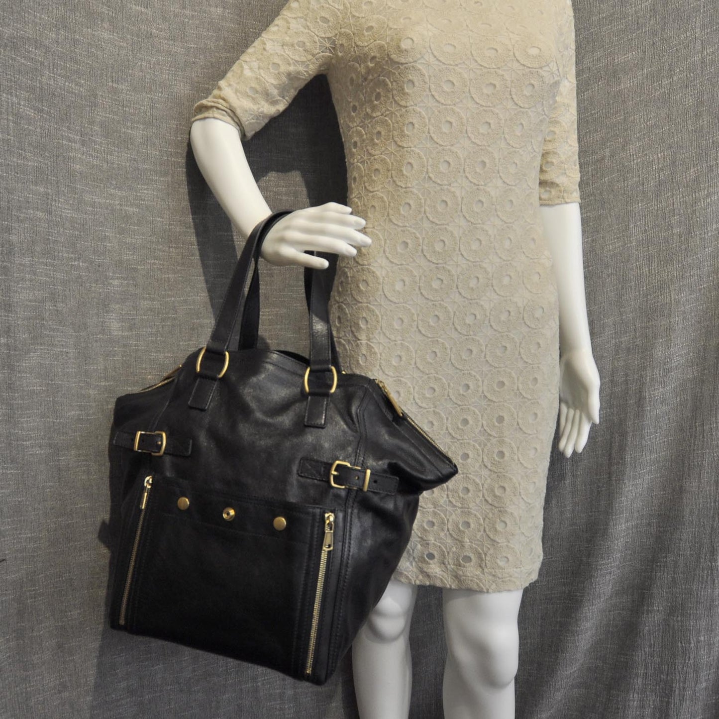 Leather Medium Downtown Tote Black