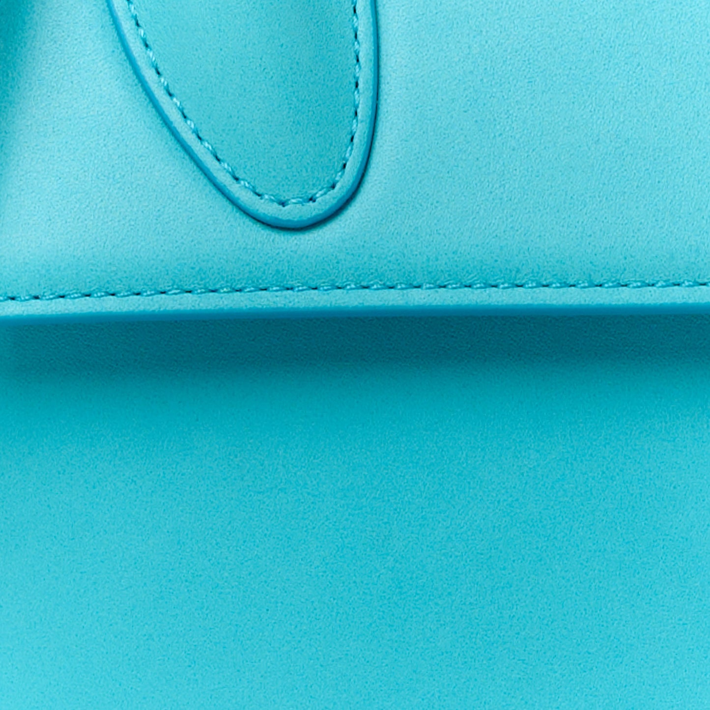 Smooth Calfskin Le Chiquito Moyen Turquoise