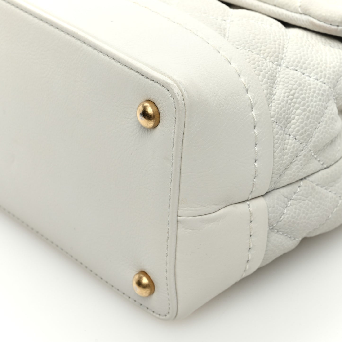 Iridescent Caviar Quilted Medium Globe Trotter Flap White
