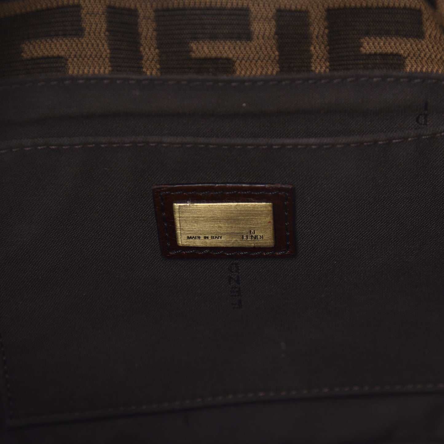 Zucca Calfskin Shoulder Bag Tobacco