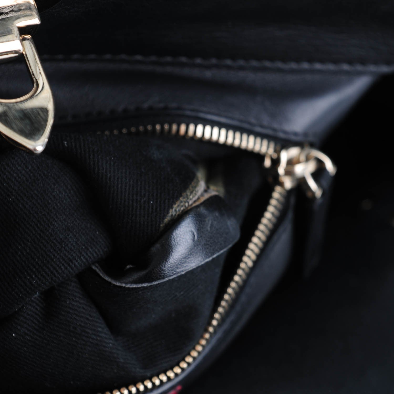 Valentino Garavani Vitello Medium Rockstud Tote Black 7 of 7