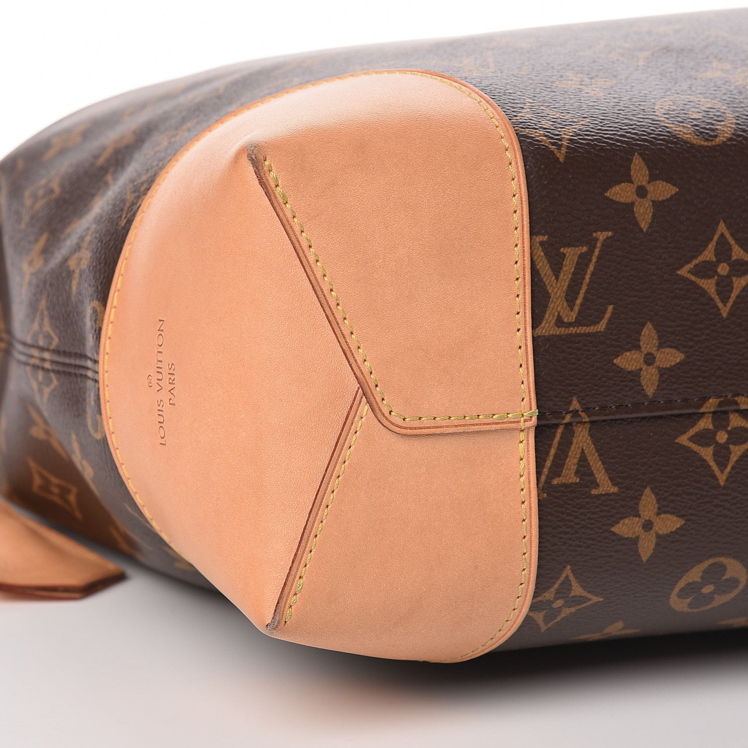Louis Vuitton Monogram Berri MM 7 of 9