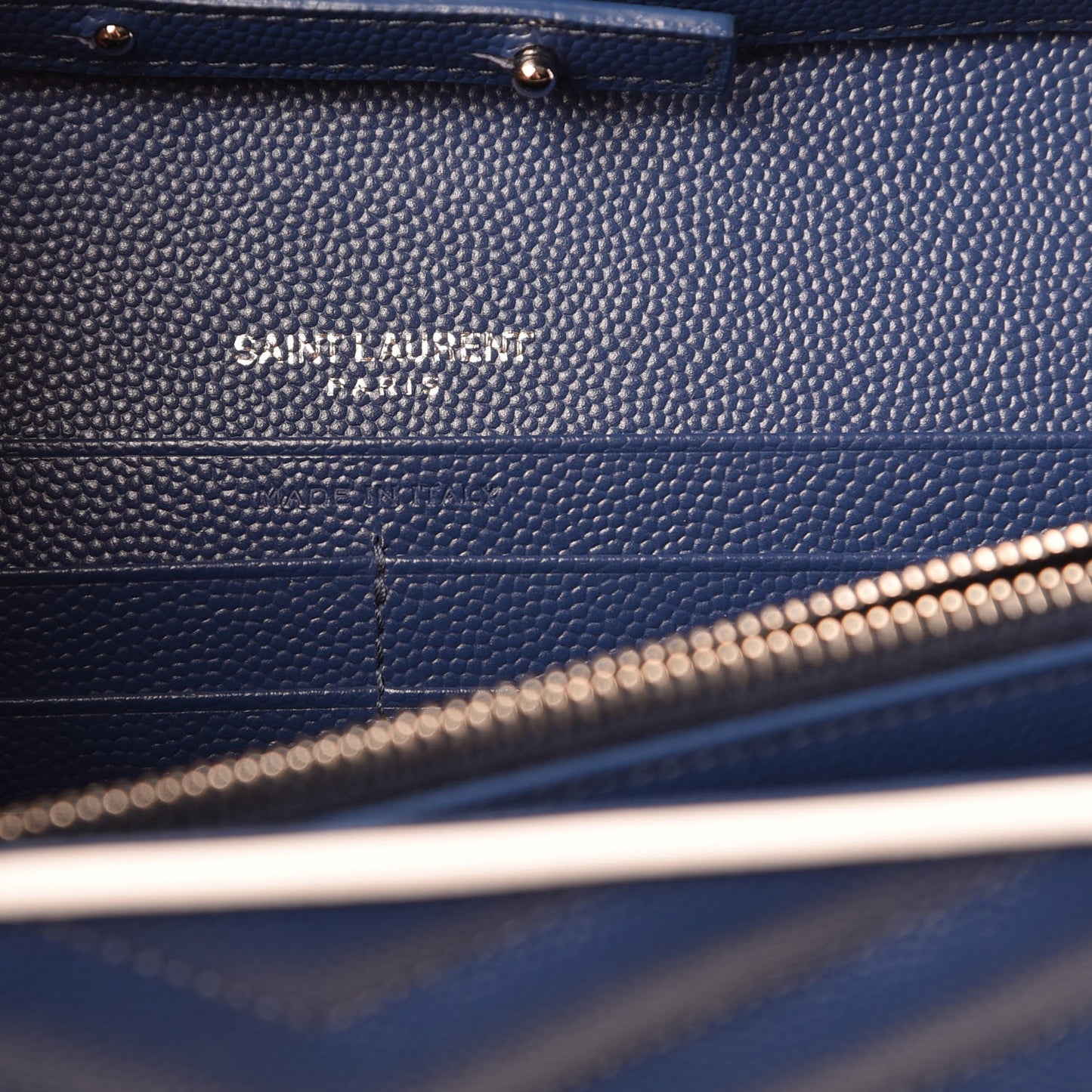 Grain De Poudre Matelasse Monogram Chain Wallet Denim Bianco Ottico