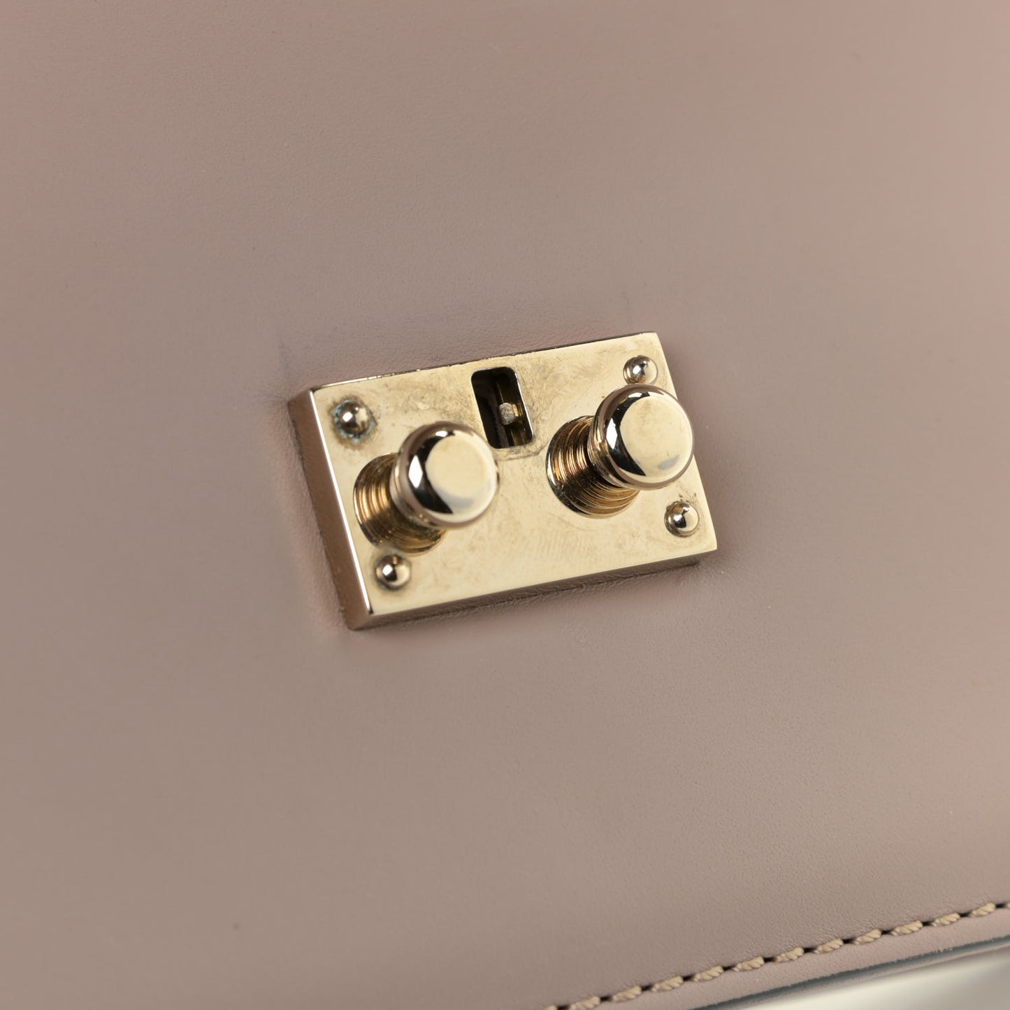 Vitello Medium Glam Lock Rockstud Flap Poudre
