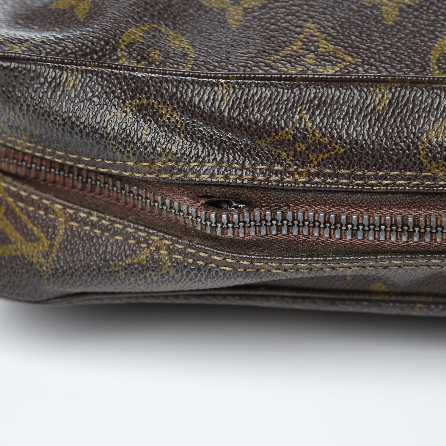 Louis Vuitton Monogram Trousse Toilette 28 11 of 11