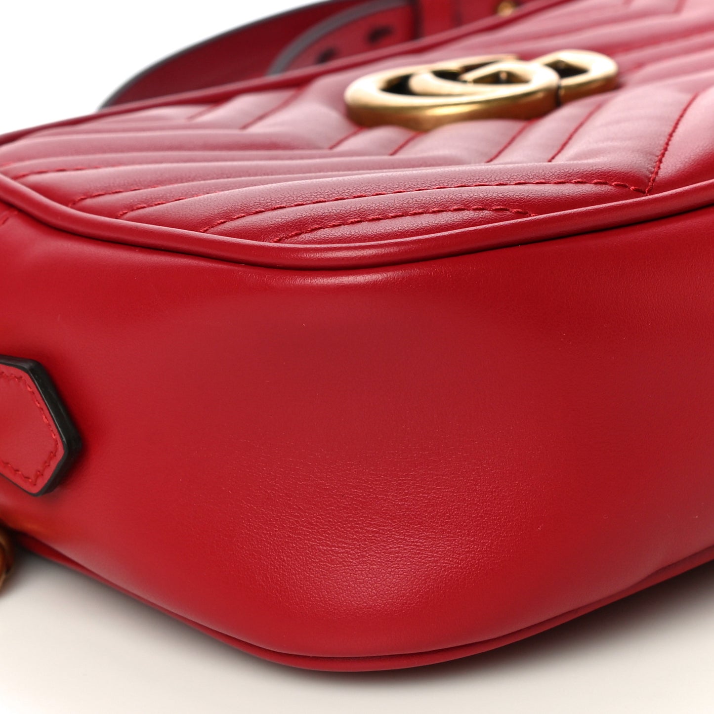 Calfskin Matelasse Small GG Marmont Chain Shoulder Bag Hibiscus Red