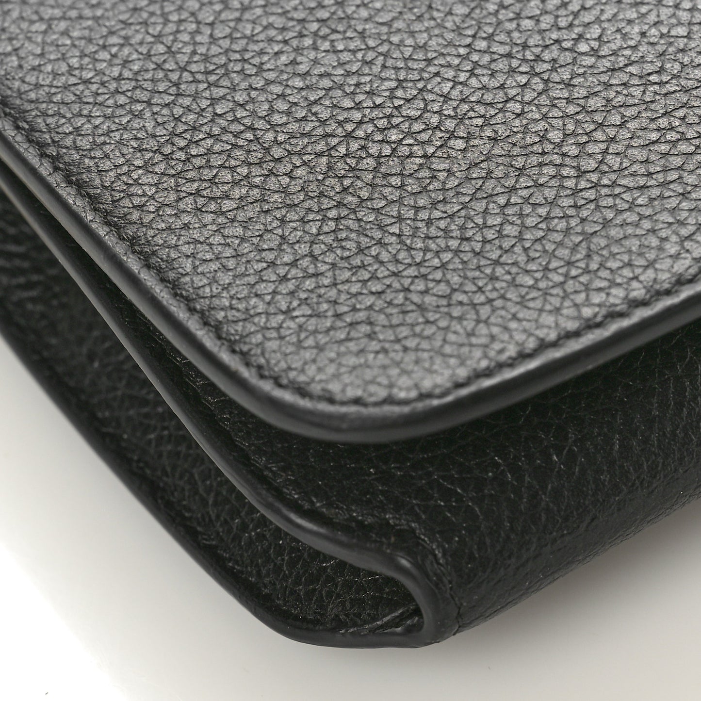 Grained Calfskin Logo Everyday Phone Holder Wallet On Chain Black White