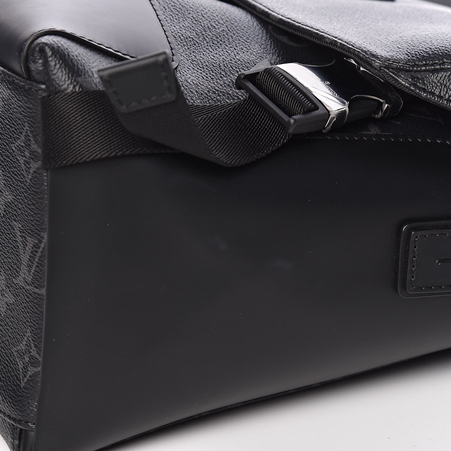 Monogram Eclipse Voyager Messenger MM