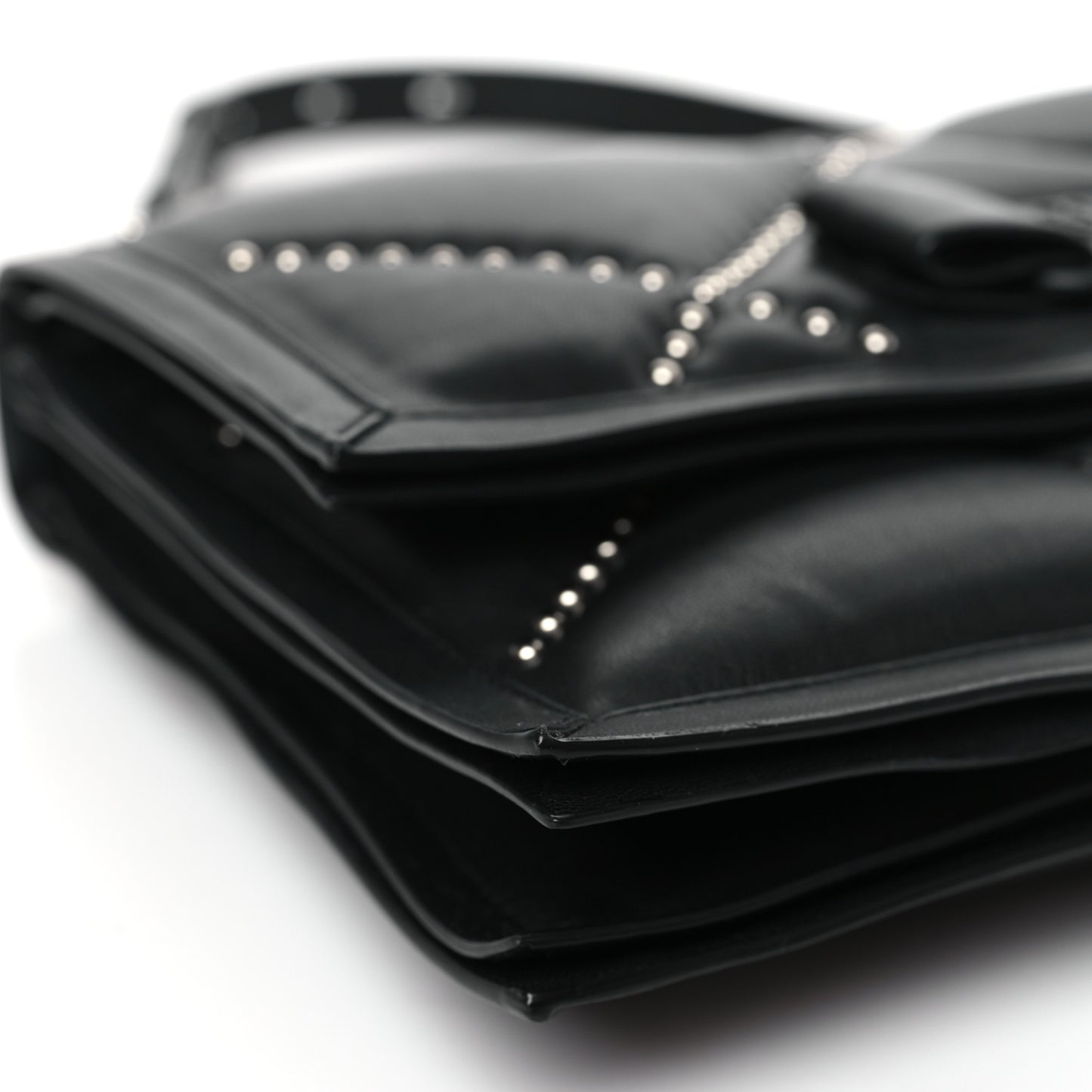 Calfskin Studded Small Viva Bow Shoulder Bag Schwarz