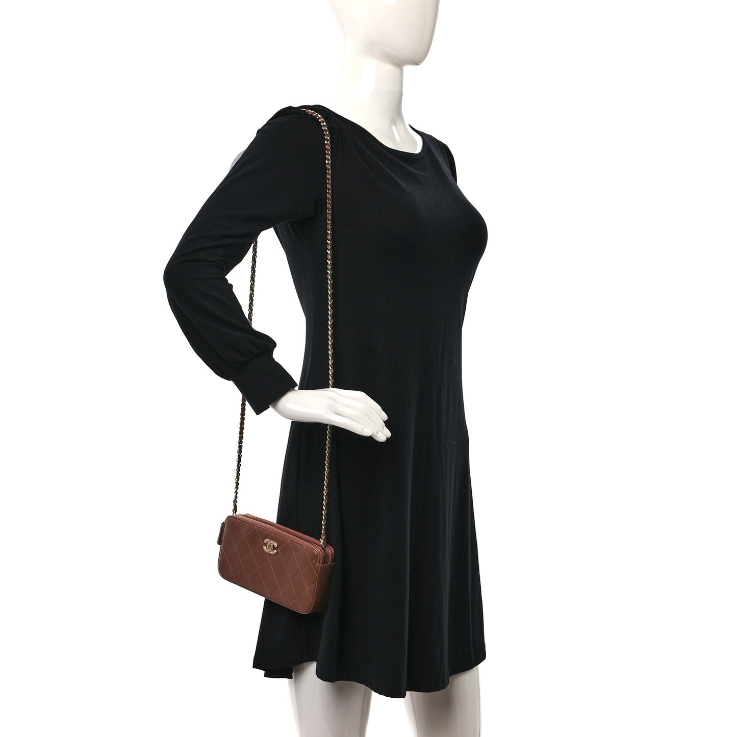 Goatskin Enamel Quilted Small Clutch With Chain Brown