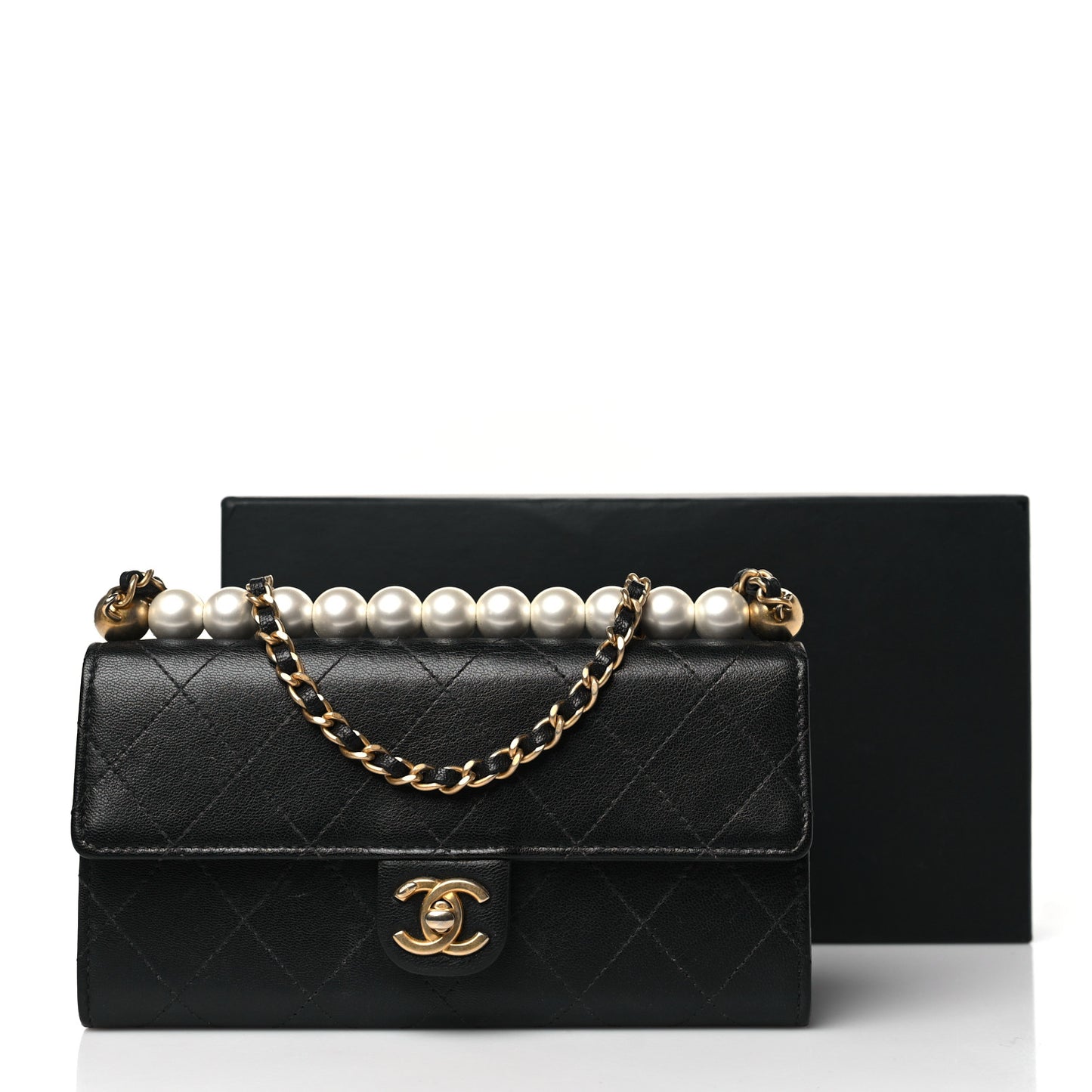 Goatskin Quilted Chic Pearls Clutch With Chain Black