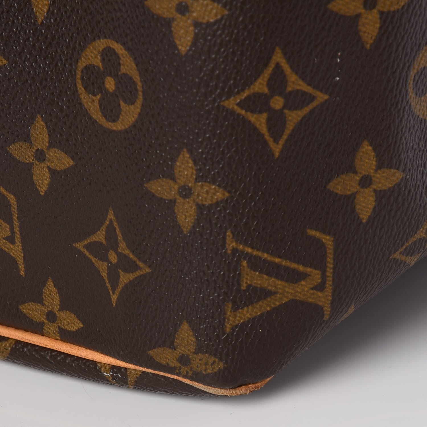 Louis Vuitton Monogram Batignolles Vertical 27 of 33
