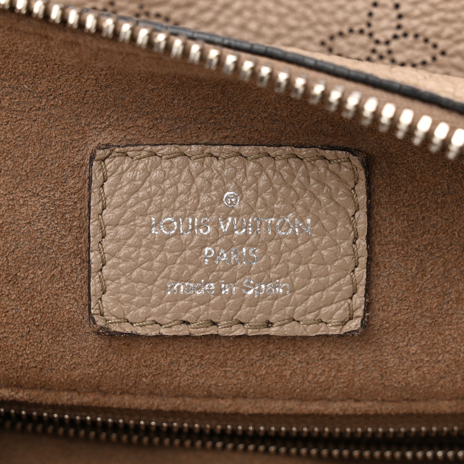 Louis Vuitton Mahina Beaubourg Hobo MM Galet 6 of 13