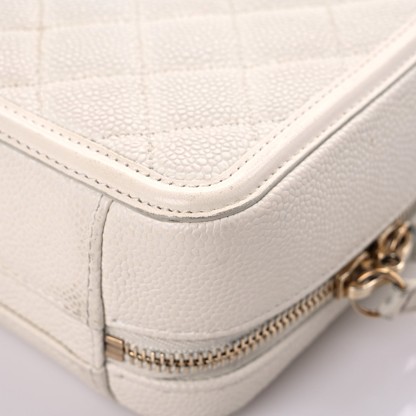 Caviar Quilted Small CC Filigree Vanity Case White