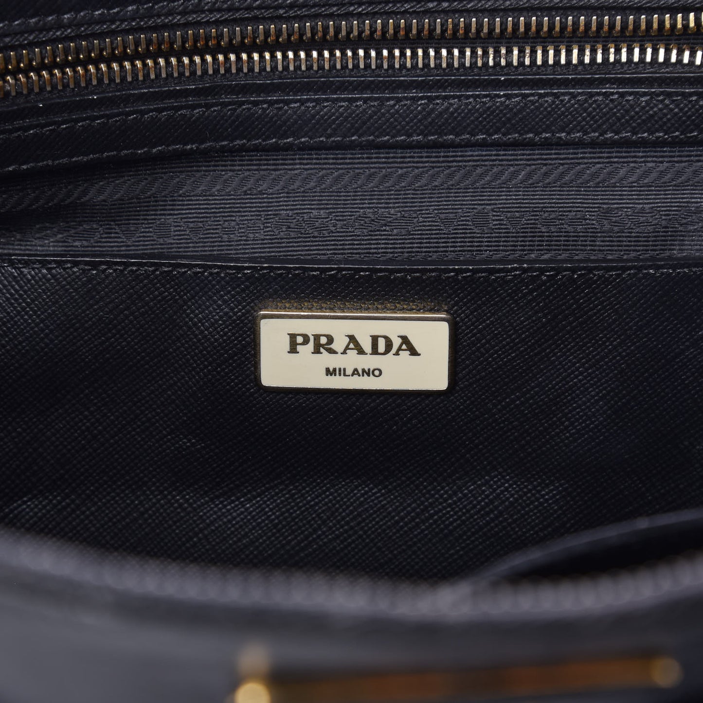 Saffiano Medium Galleria Double Zip Tote Black