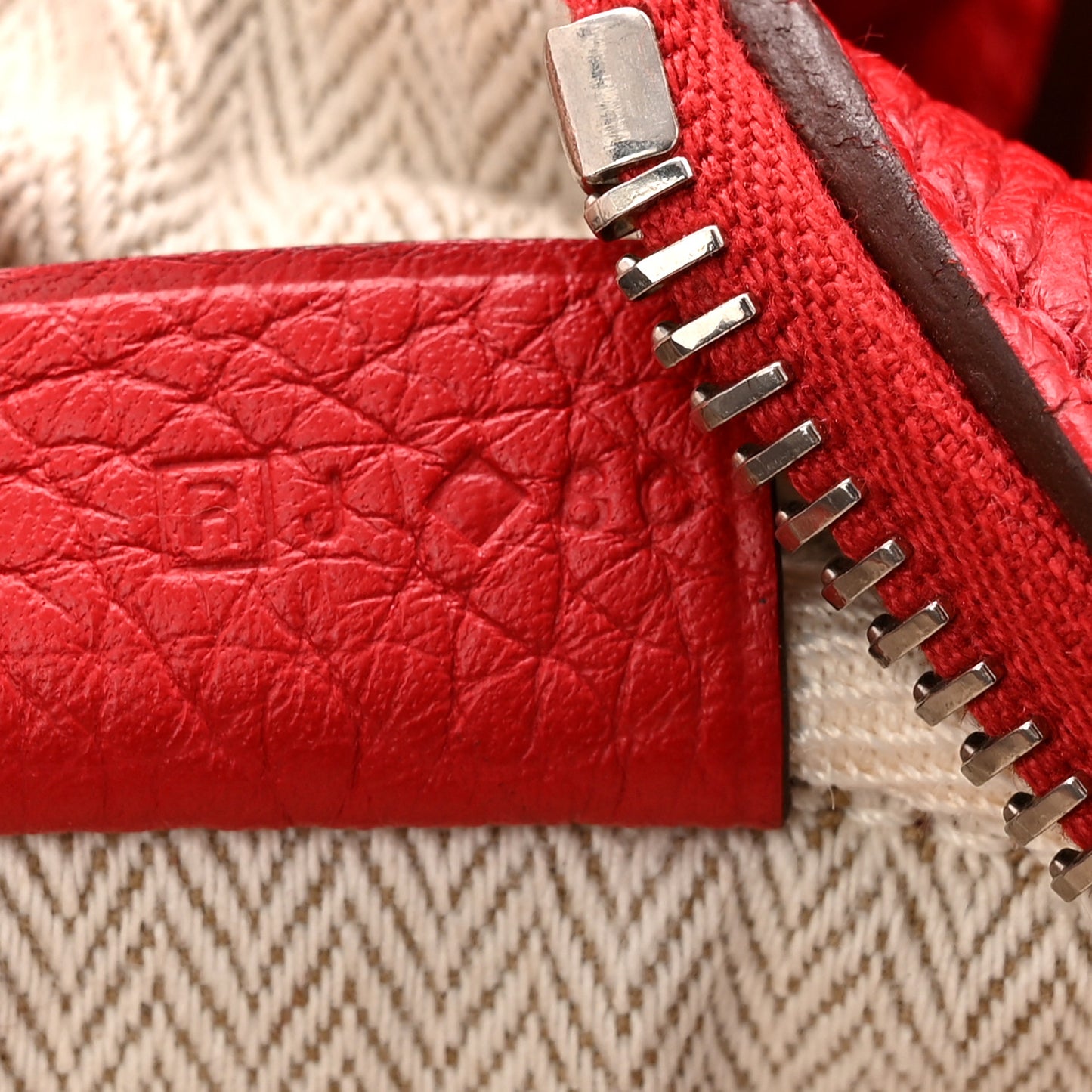 Taurillon Clemence Victoria II 35 Rouge Casaque