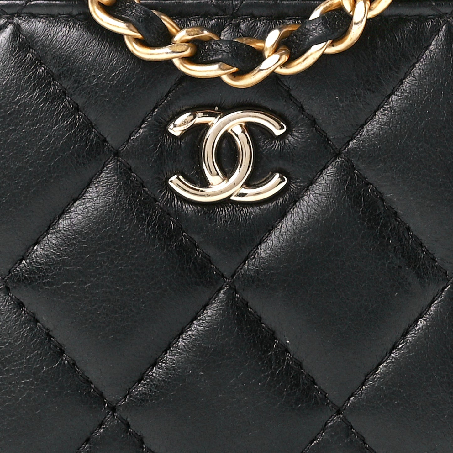 Lambskin Quilted Mini Pearl Crush Vanity Case With Chain Black