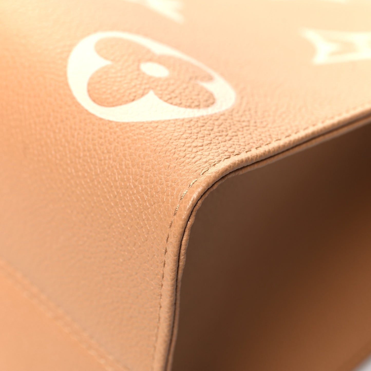 Empreinte Monogram Giant Onthego MM Arizona Creme